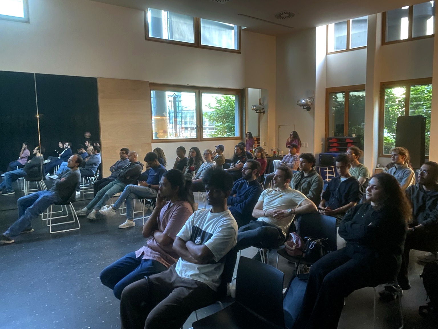 Audience attending a Gene & Tonic science communication event in Paris