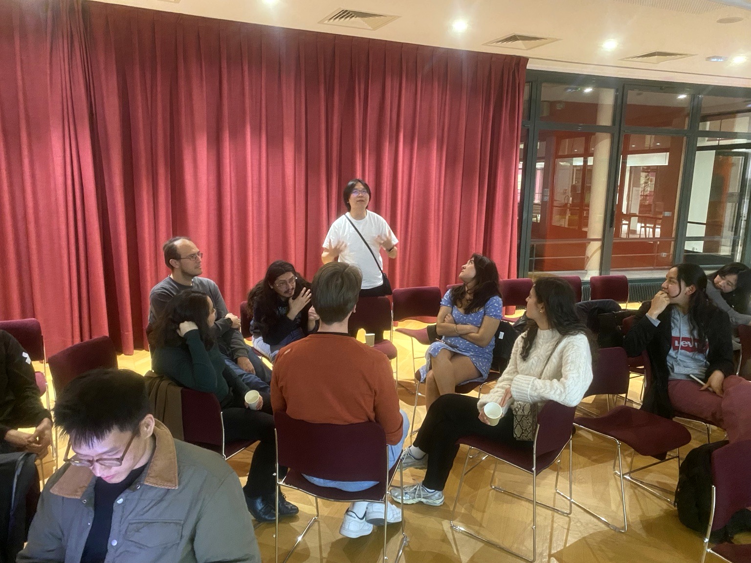 Participants exchanging ideas during an interactive Gene & Tonic session
