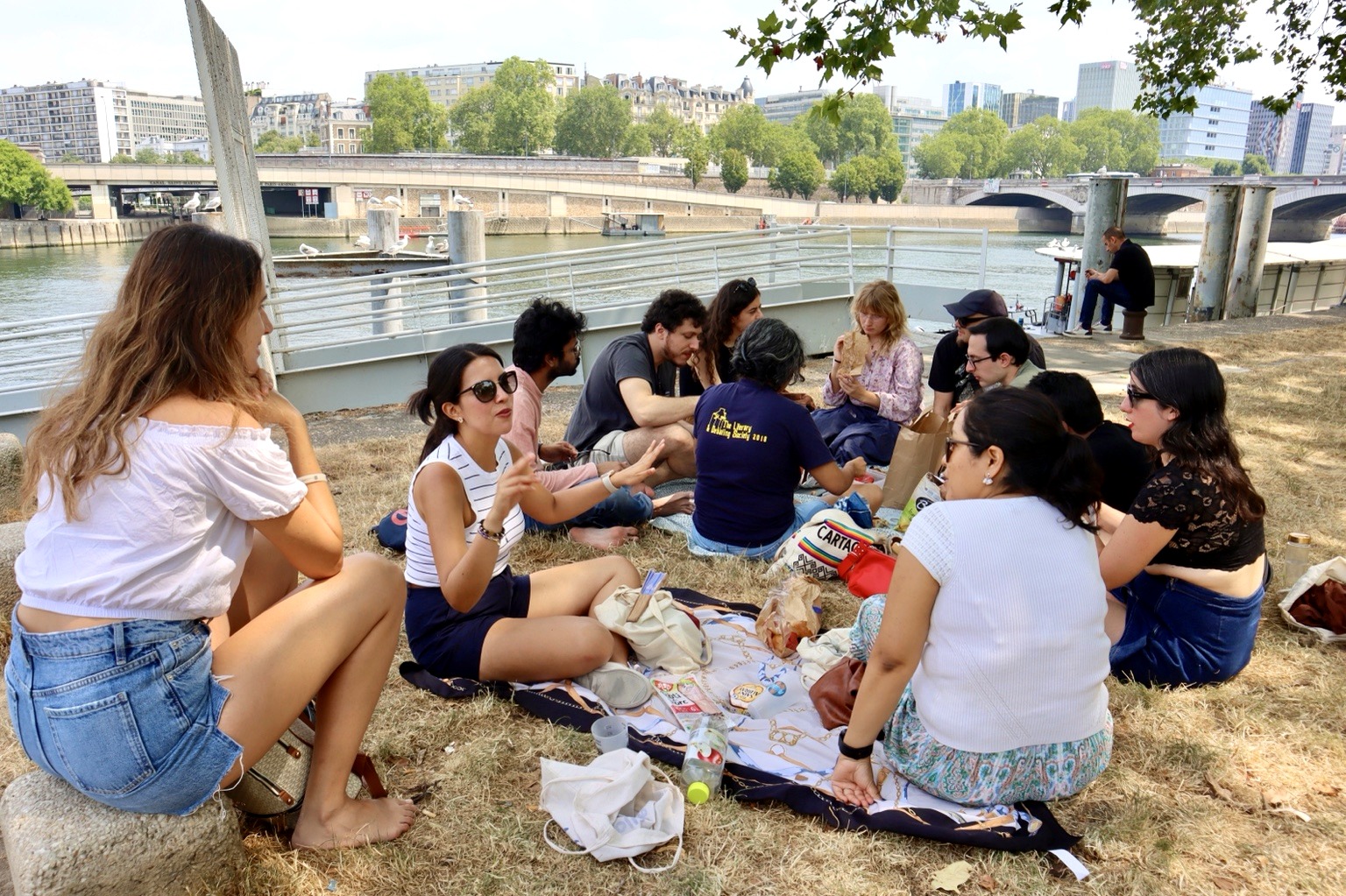 Gene & Tonic community members meeting outdoors in Paris